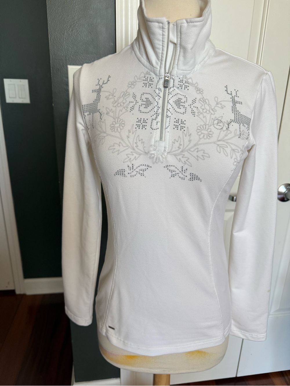 Women's White Long-Sleeve Half-Zip Sweater with Nordic Embroidery with rainstone